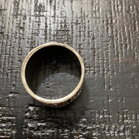 NWOT Size 8.5 Detailed Charcoal Band Ring! - Picture 2 of 5